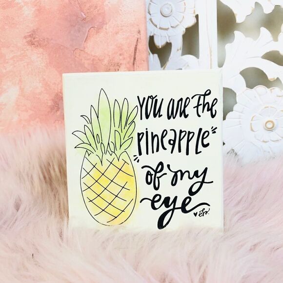 NWT Hobby Lobby Farmhouse Cute Pineapple Wooden Table Top Home Decor - Picture 1 of 5